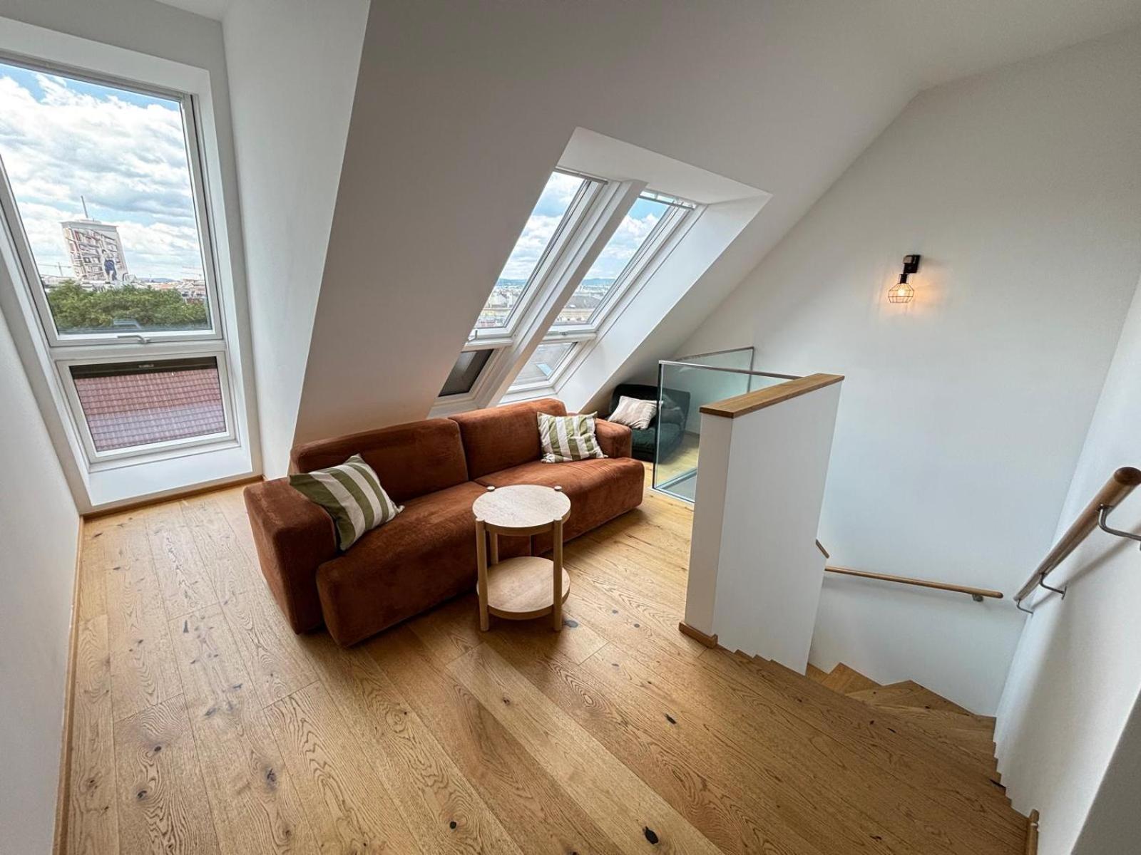 Orestaliving - Penthouse In 2nd District With View * Wien